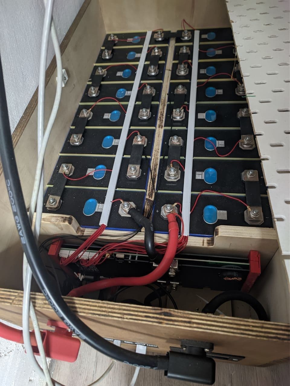 Batería montada con 16 celdas LiFePO₄